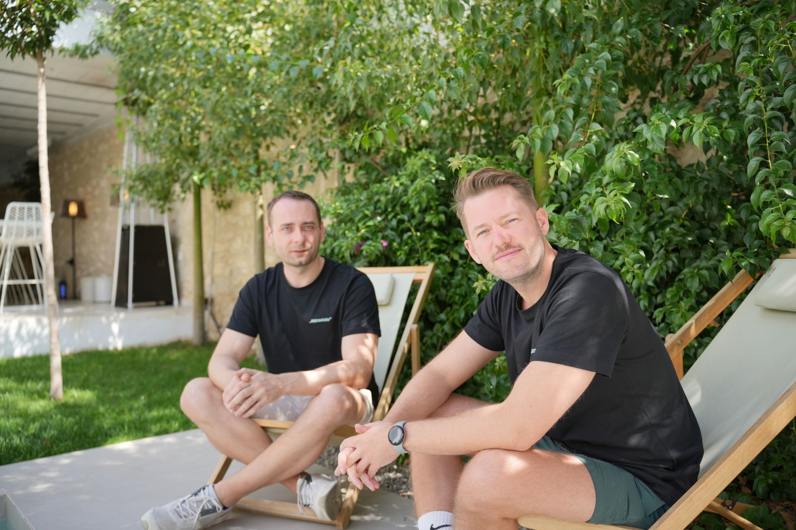 Vergleich zweier identischer Fotos: im umweltfreundlichen .webp-Format für schnelle Ladezeiten und geringen Datenverbrauch sowie im .jpg-Format mit längerer Ladezeit und höherem Energieverbrauch.